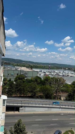 Apartament cu 3 camere decomandat în Radu Negru
