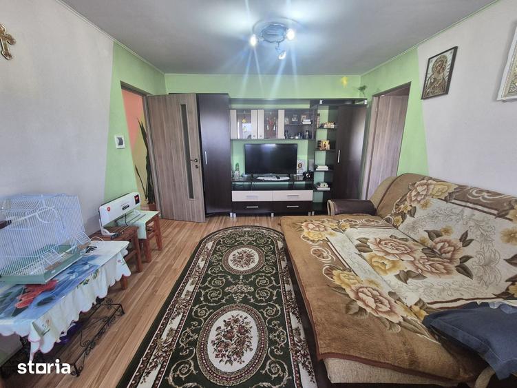 Apartament cu 3 camere semidecomandat în Central