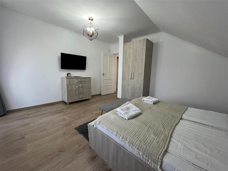 Casă cu 6 camere cu Teren 660 Mp în Sânmartin