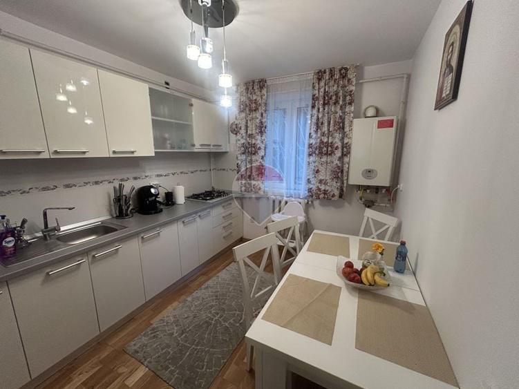 Apartament cu 3 camere decomandat în Central