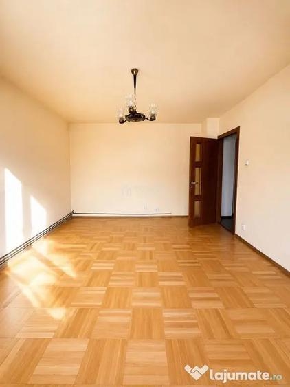 Apartament cu 4 camere decomandat în Scriitorilor