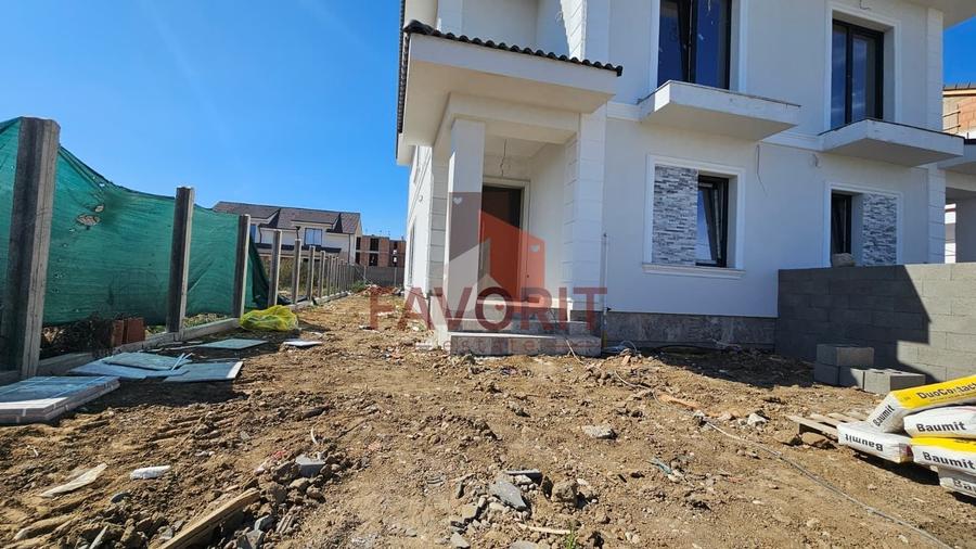 Duplex cu 4 camere cu Canalizare în Moșnița Nouă