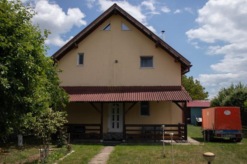 Casă individuală cu 3 camere cu Garaj în Coltău