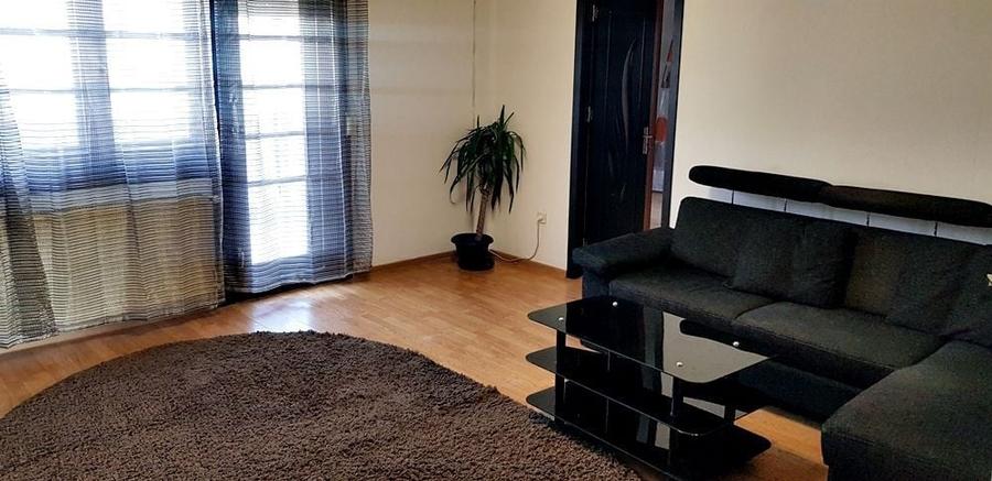 Casă individuală cu 18 camere cu Canalizare în Lipovei