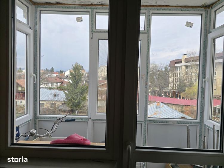 Apartament cu 3 camere semidecomandat în Central
