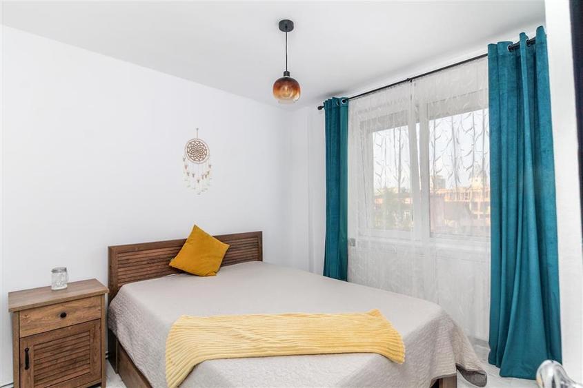 Apartament cu 3 camere semidecomandat, mobilat în Gheorgheni