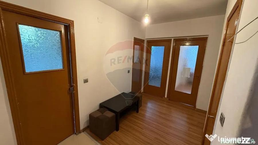 Apartament cu 4 camere decomandat în Central