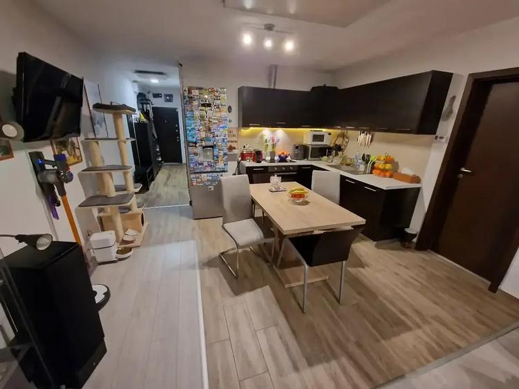 Apartament cu 3 camere semidecomandat, mobilat în Tunari