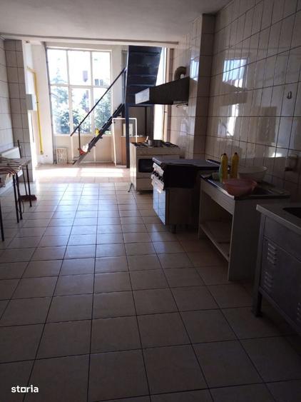 Spațiu comercial, de 650 mp, în Traian