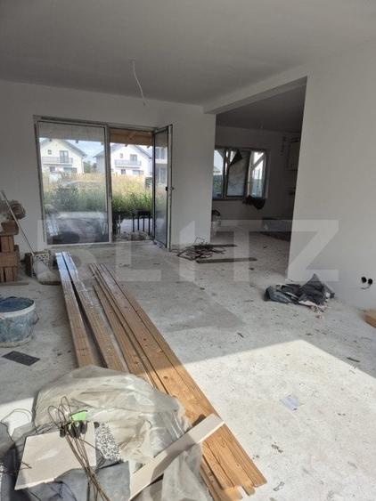 Casa in rosu cu 1500 mp teren - 12