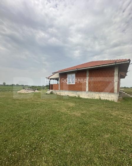 Casa la ro?u 3 camere, 142mp, 585 mp teren, zona Cionchesti