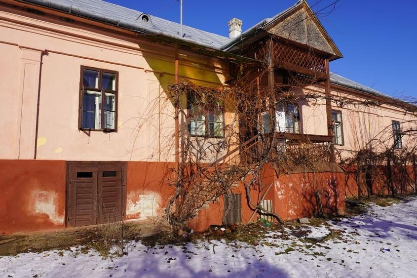 Casa de vanzare in centrul satului Desesti, Maramures - 2