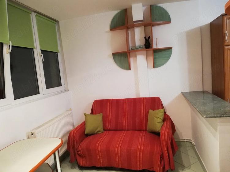 Garsonieră decomandată în Central