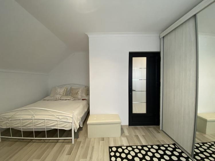 Casa individuala mobilata elegant, 4 camere, 2 bai, gradina Cristian SB - 8