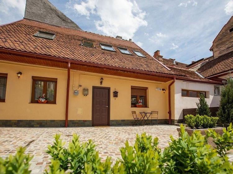 Proprietate unica de inchiriat | Ultra-central, la 2 minute de Piata Sfatului - 1