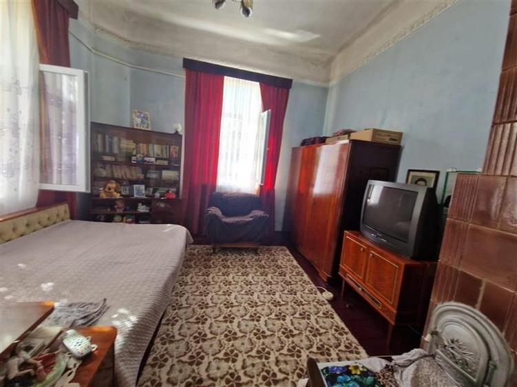 Ramnicu Valcea - Biblioteca Judeteana - casa - 3 camere - curte comuna - 4