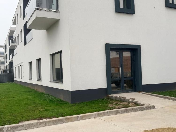 SPATIU COMERCIAL DE VANZARE - 1