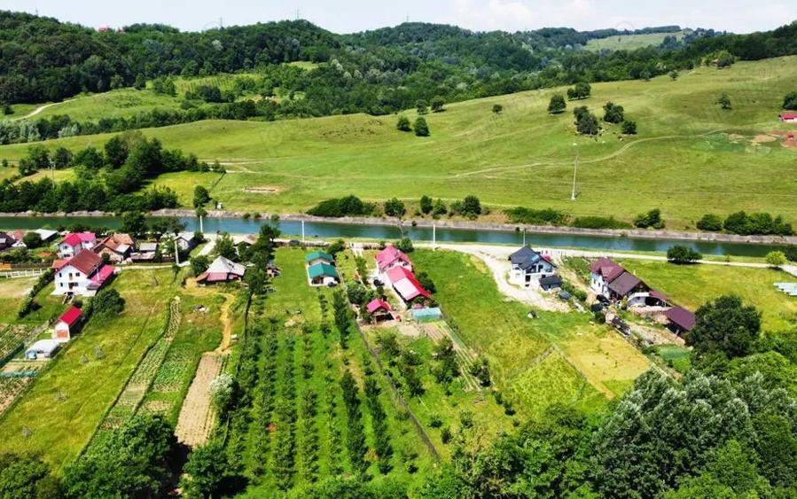 Case de vacan?a sau rezidentiale la ?ara, pe Transfagarasan . - 1