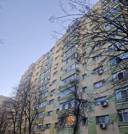 Piata Delfinului, Pantelimon, Bloc Mixt 1980 - 1