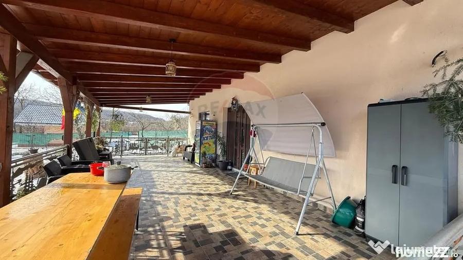 Casă cu 4 camere cu Teren 2700 Mp în Coțofănești