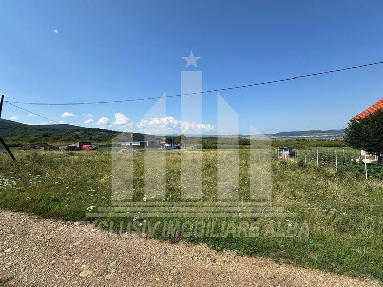 Teren intravilan | De vanzare | 689 mp | 27 ml deschidere | Podei - 3