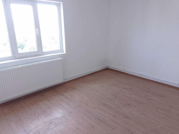Vand apartament 2 camere semidecomandat et 4 60mp zona primaria - 5