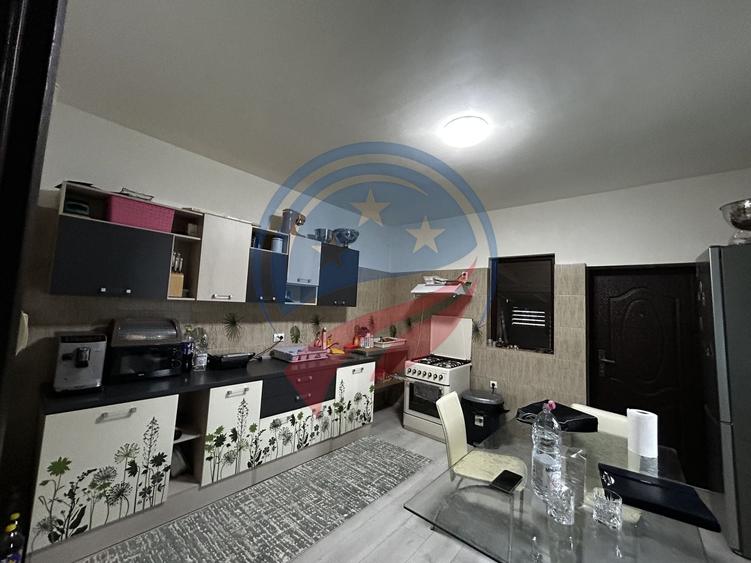 Casă spațioasă P+1+M pe teren de 902 mp – ideală pentru familie - 3