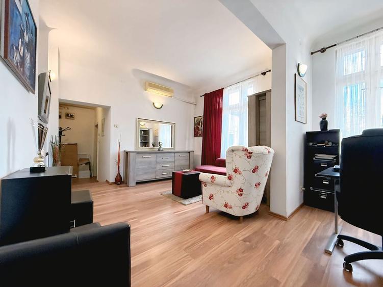 Central - apartament dispus pe 2 etaje in vila - 8