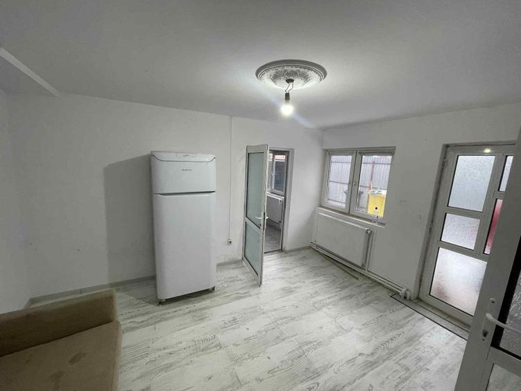 Inchiriere casa curte - 2