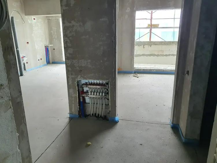 Apartament cu 5 camere semidecomandat în Titan