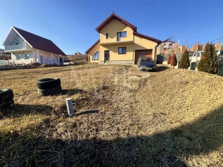 Casa 3 camere de vanzare in Campenesti - 1