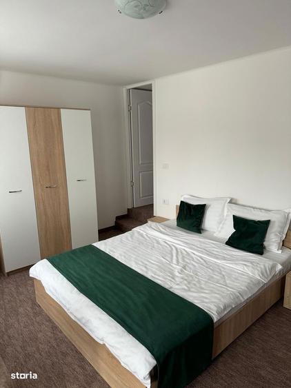 Casa semideckata cu 9 camere, in oras - 9