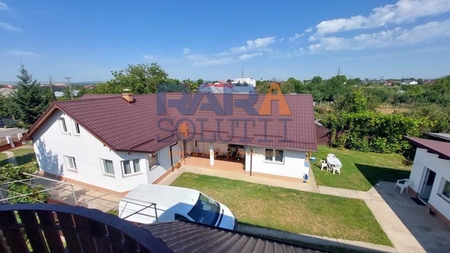 Casă 2015 - 4 dormitoare, 2 băi, 2 bucătării - 2