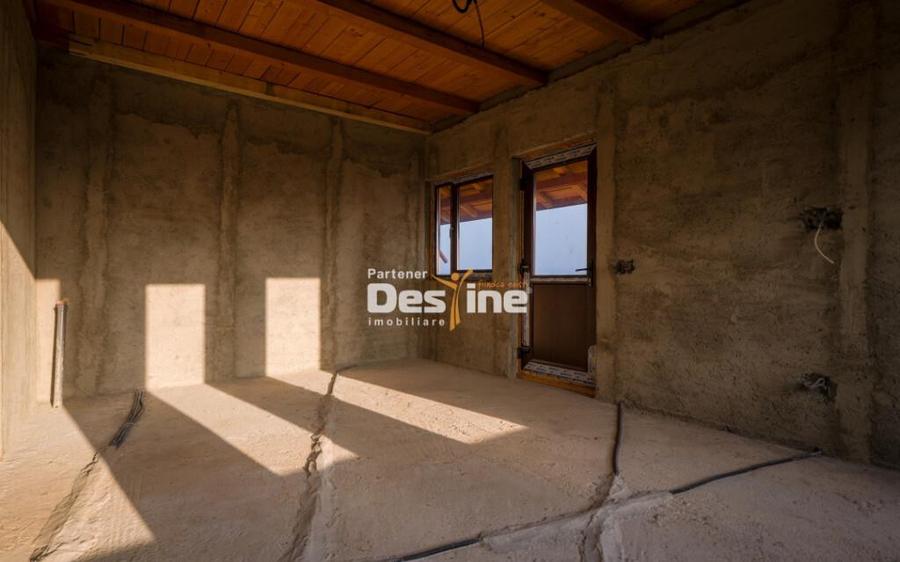 Casa individuala la ro?u cu utilia?i ?i 570 mp teren C - 13