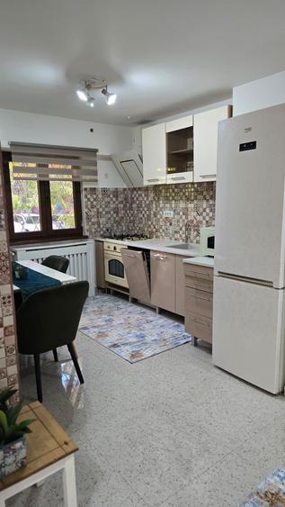 De închiriat apartament 3 camere Bulevard Decebal  metrou munci - 6