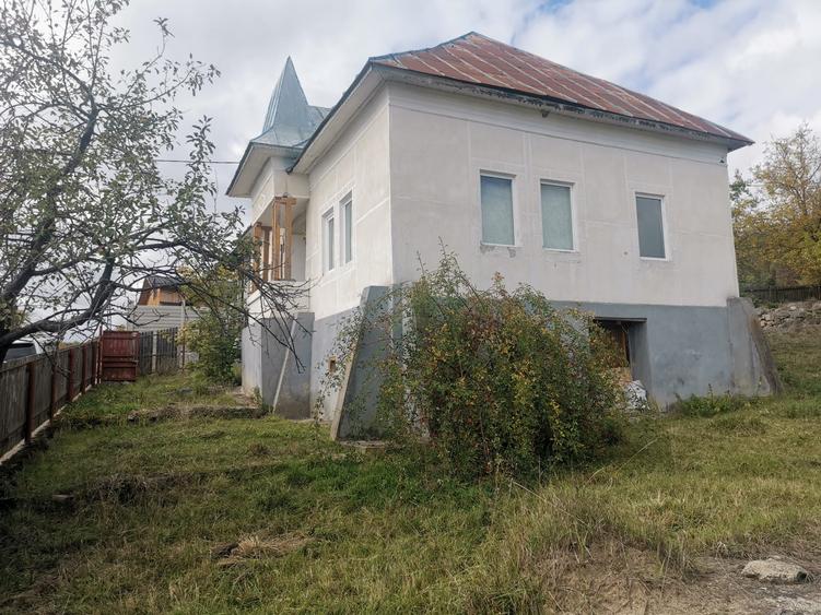 Casa batraneasca Aninoasa/ Arges, teren 1.200 mp - 2