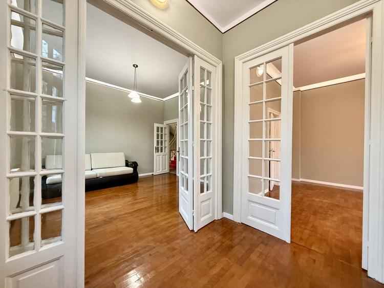 Casa renovata, ideala pentru firma sau locuinta, cu curte, in Crangasi - 2