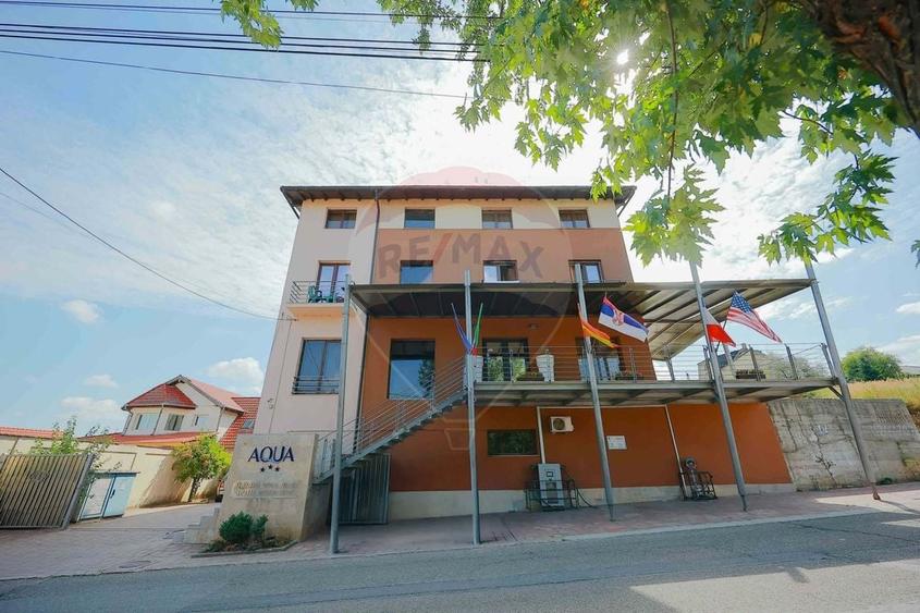 Hotel / Pensiune cu 24 camere de vânzare - Băile 1 Mai - 2