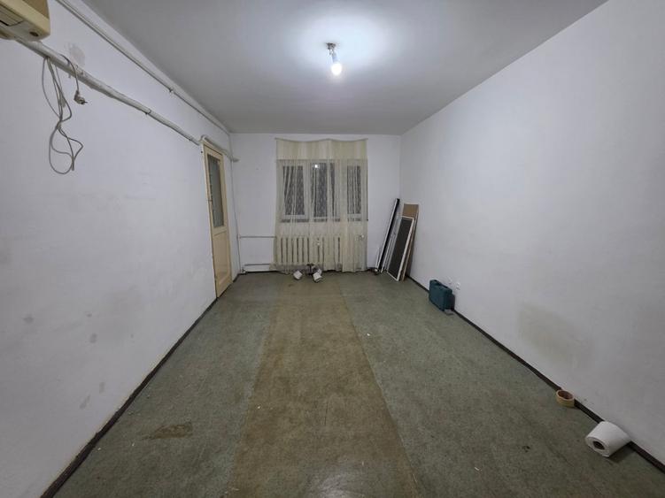 Jean Steriadi, 15 minute metrou 1 Decembrie 1918, pe Buhusi, bloc 1980 - 1