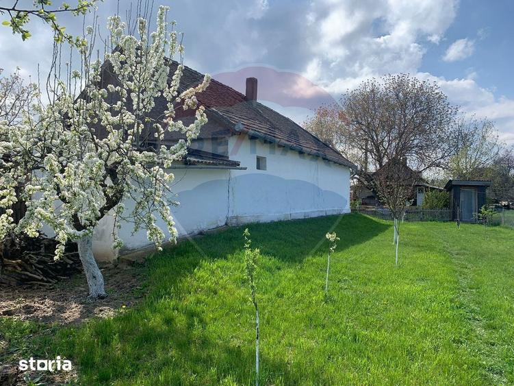 De vanzare casa cu 3 camere ?i teren 1090 mp in Ant - 8