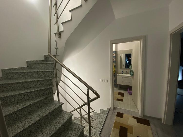 Duplex cu 4 camere si mansarda. Complet mobilat si utilat. Comision 0 - 20