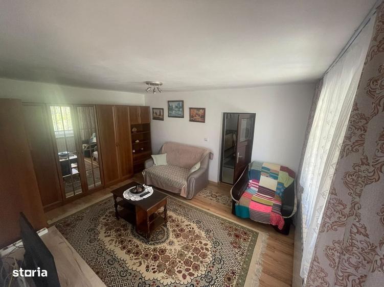 Casă cu 3 camere în Căptălan