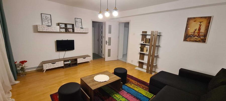 Apartament cu 2 camere semidecomandat în Tineretului