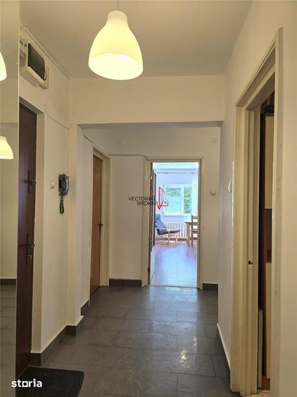 Apartament cu 4 camere decomandat în Tei