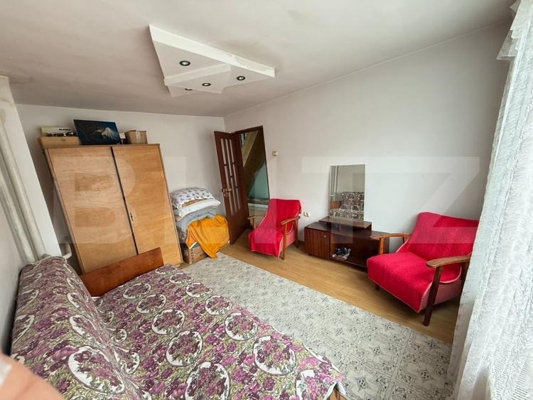 Casă individuală cu 5 camere cu Teren 2300 Mp în Exterior Vest