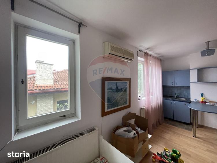 Casă cu 5 camere cu Teren 373 Mp în Dămăroaia