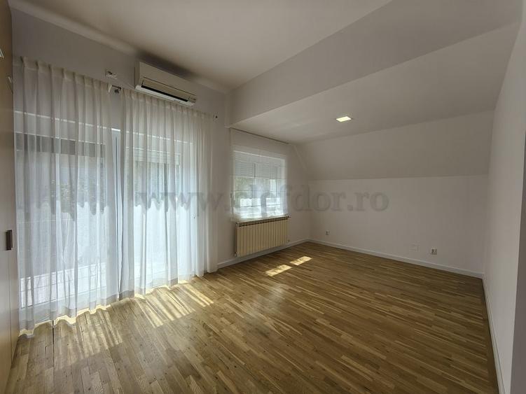 Casă individuală cu 7 camere cu Piscina în Iancu Nicolae