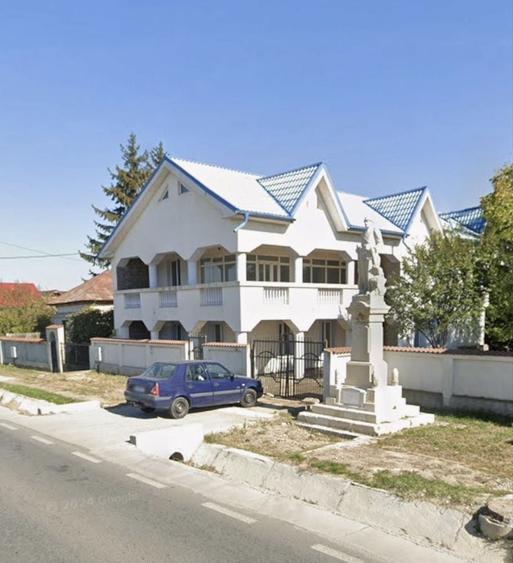 Casă cu 4 camere în Curtișoara