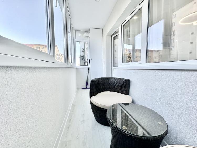 Apartament cu 3 camere semidecomandat, mobilat în Dâmbovița