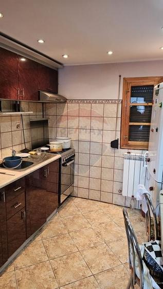 Casă cu 6 camere cu Teren 2803 Mp în Central